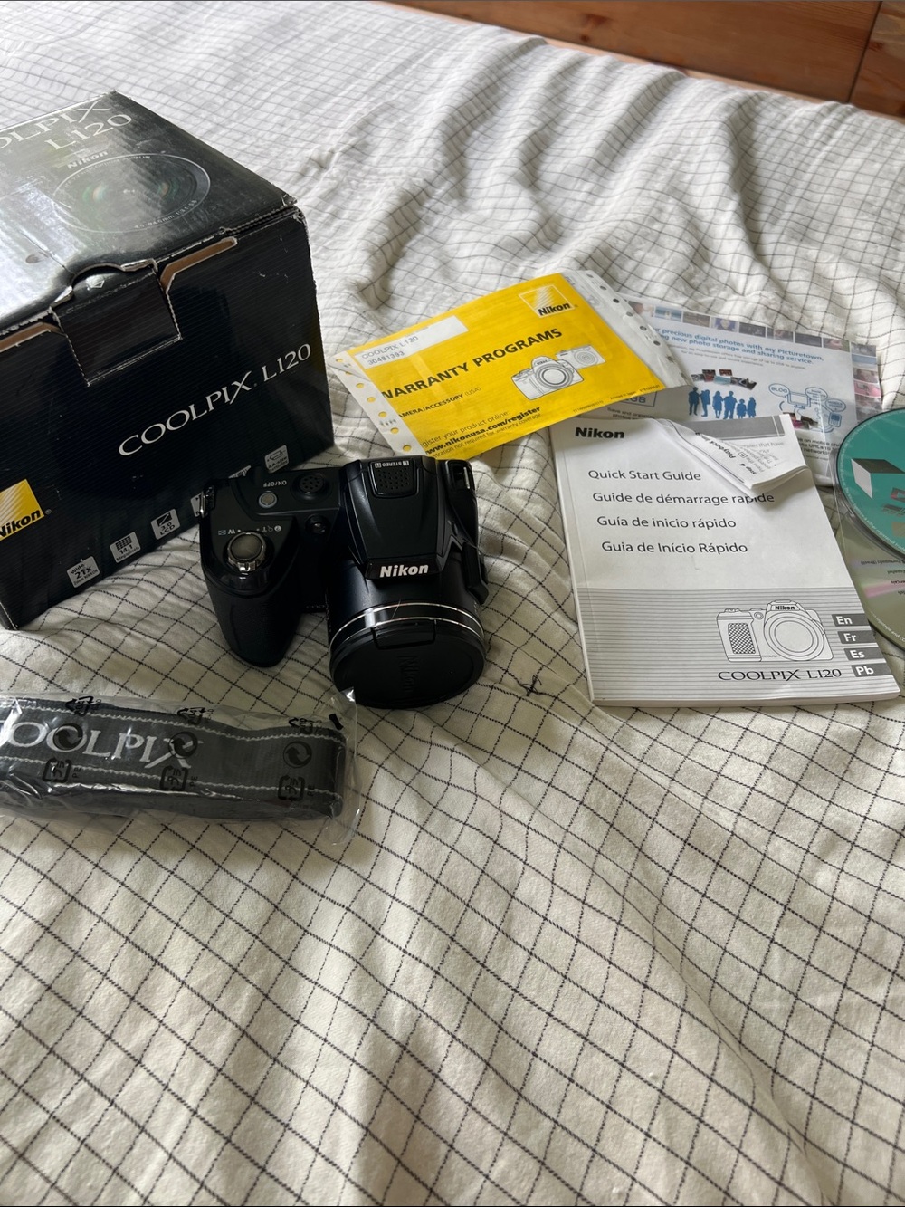 2011 Nikon COOLPIX L120 Compact Digital Camera